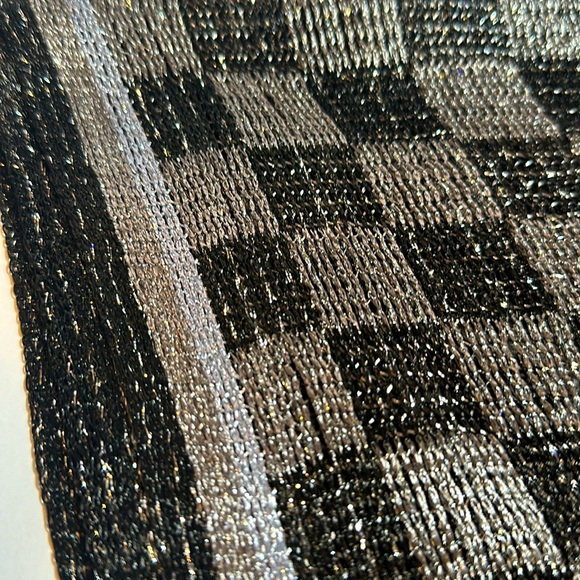 Shine Glitz - Picture 5 of 6